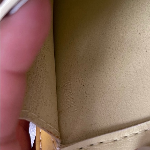 Yellow louis vuitton vernis bag - Picture 7 of 7